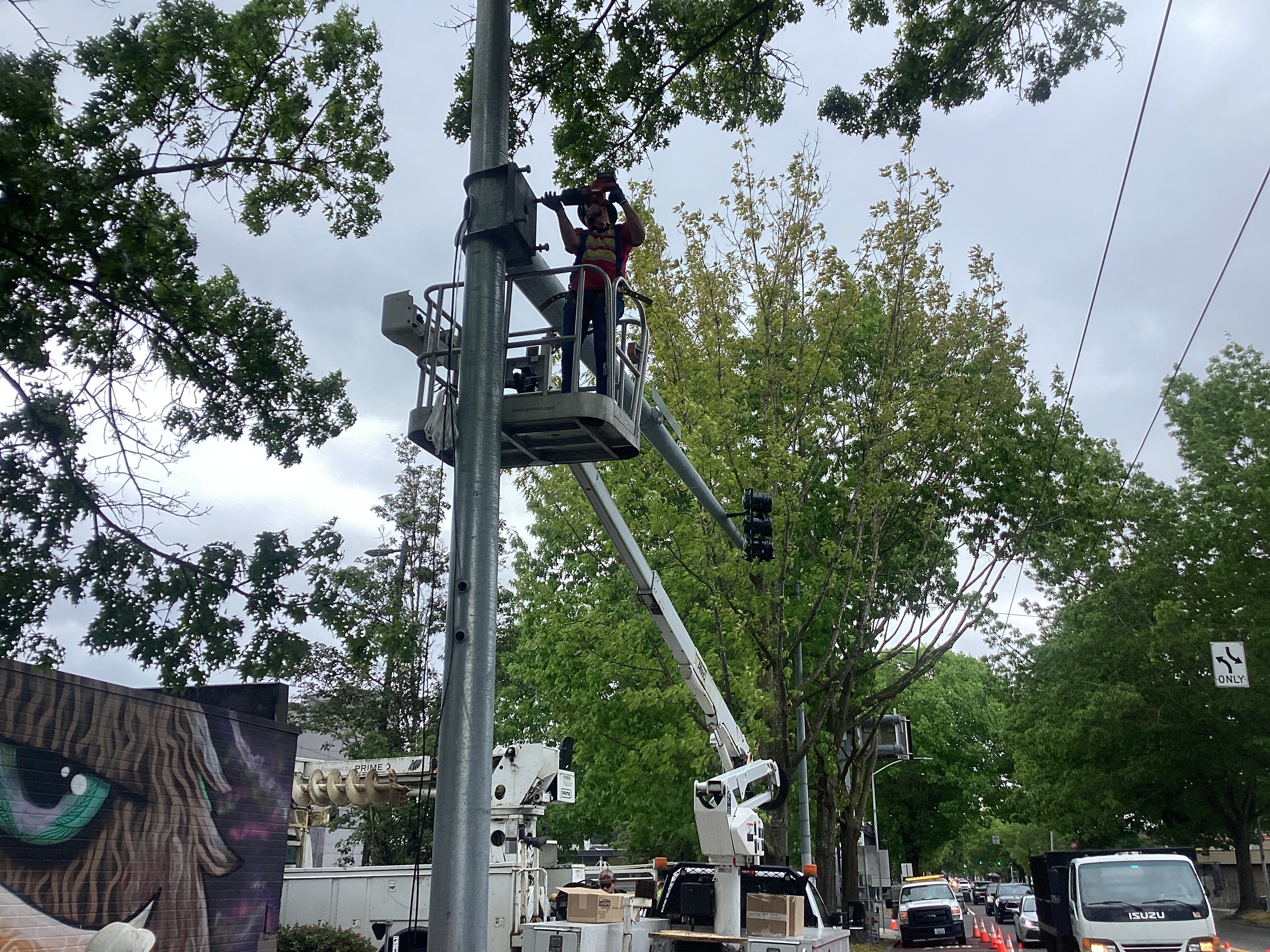 Photo showing crews installing new signal pole at Rainier Ave S and S College St.