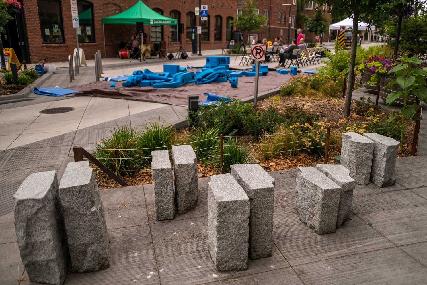 Stone Seating Pillars at Bell Street Park - Photo by TIA International Photography