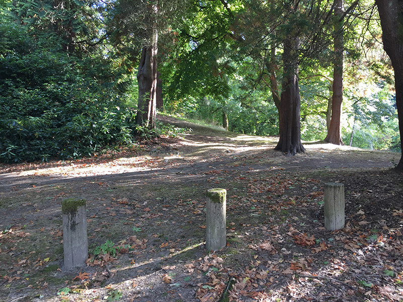 Path entrance at Lakeview Park