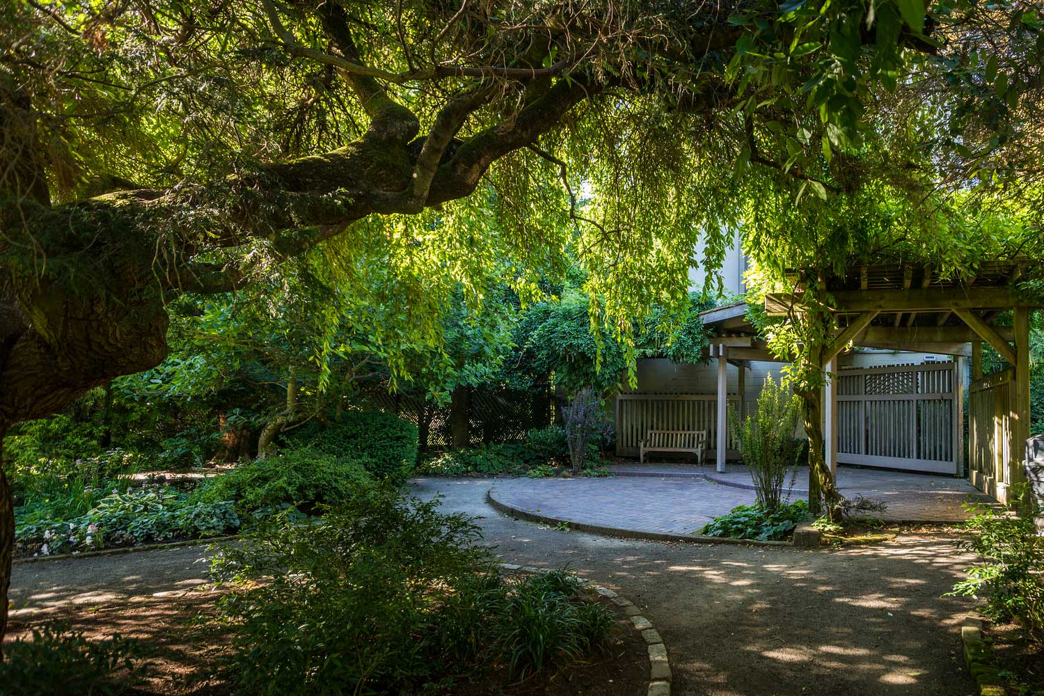 Seating area at Parsons Gardens - photo by TIA International Photography
