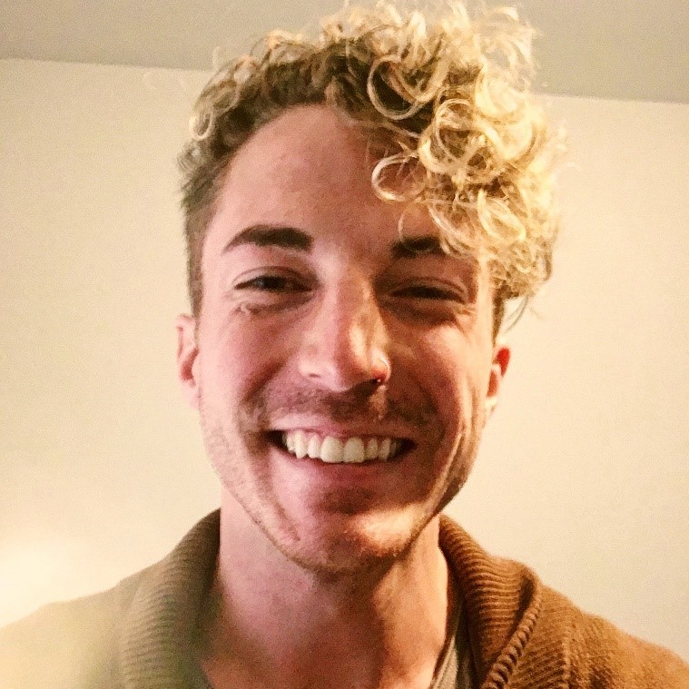 Headshot of Chris Curia.